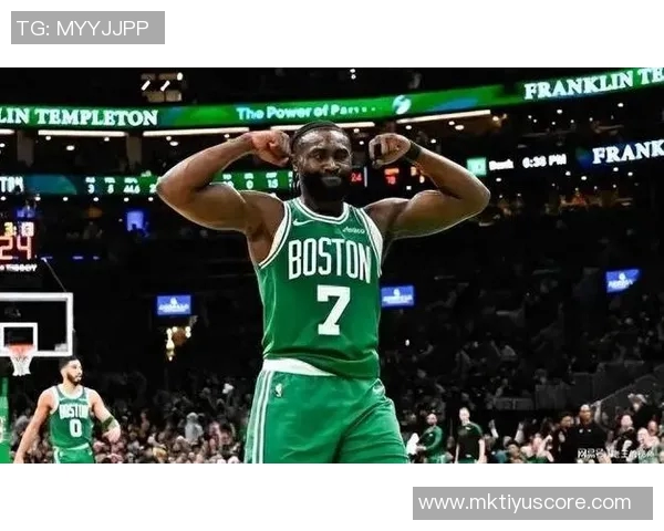 杰伦布朗高效表现三分球火力全开助力球队获胜