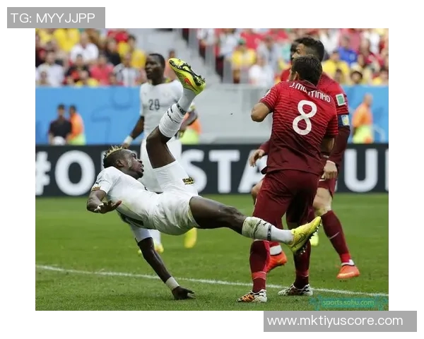 杜尚别独立球员门前制造威胁胜利球员极限倒勾解围展现精彩防守